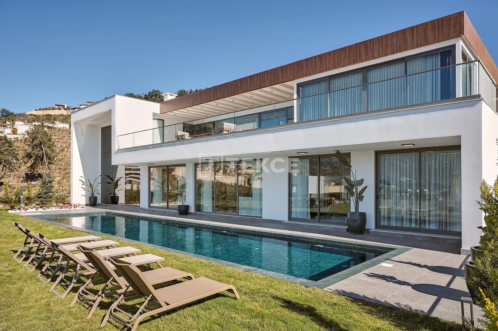 4-Bedroom Villa with Private Pool and Sea View in Kargicak, Alanya