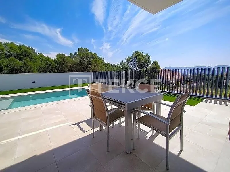 3-Bedroom Villa with Private Pool and Sea View in La Nucia, photo 3