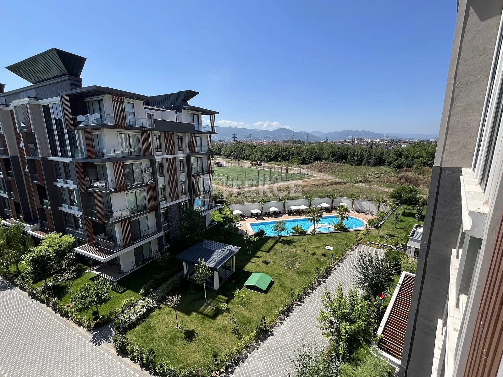 4-Bedroom Apartment with Forest and Lake Views in Kocaeli, photo 2