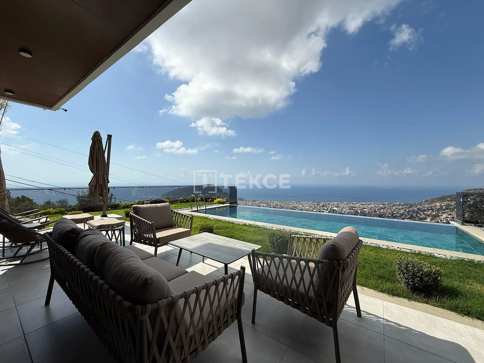 6-Bedroom Villa with Panoramic Sea View in Alanya