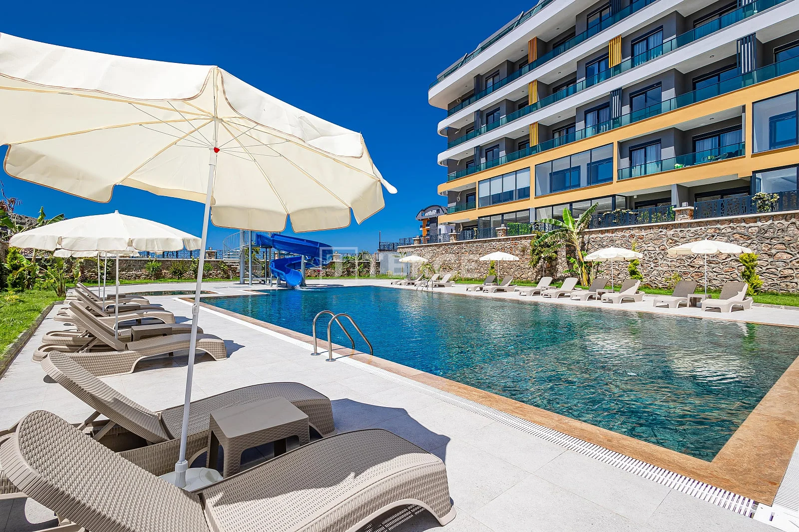 2-Bedroom Apartment with Balcony and Terrace in Oba, Alanya, photo 2