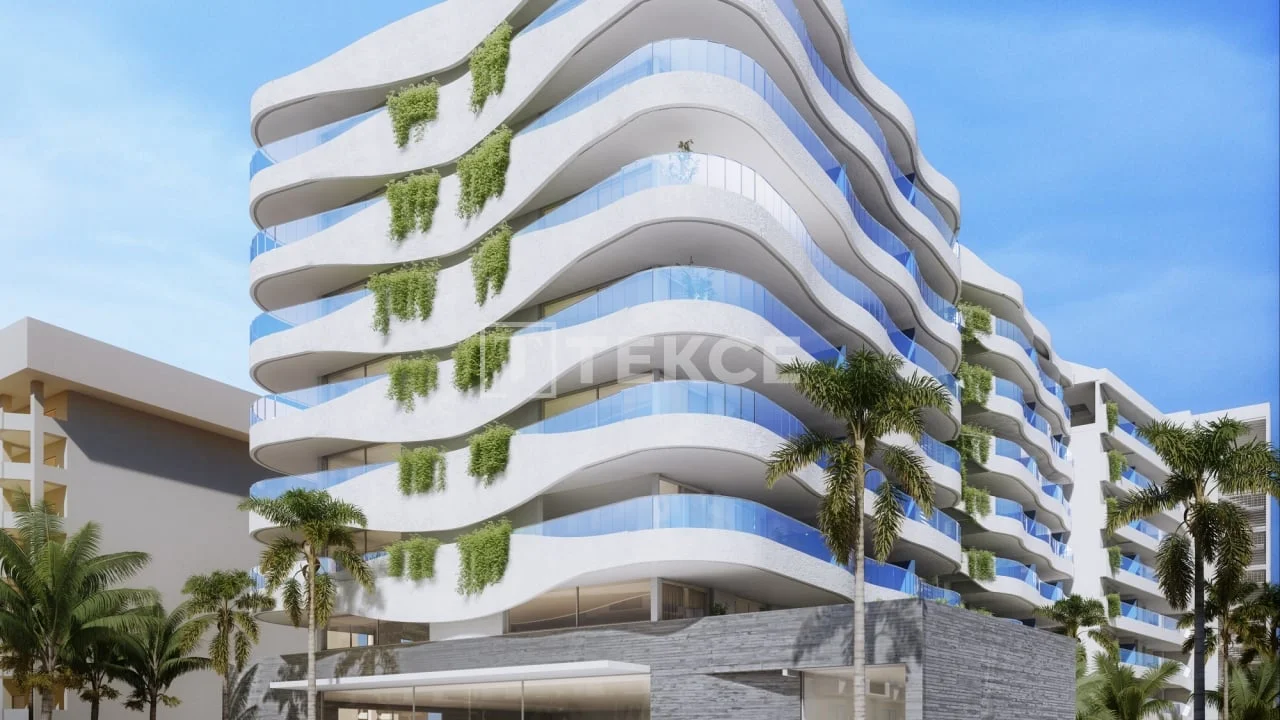 3-Bedroom Penthouse and Apartments with Pool and Spa in Fuengirola