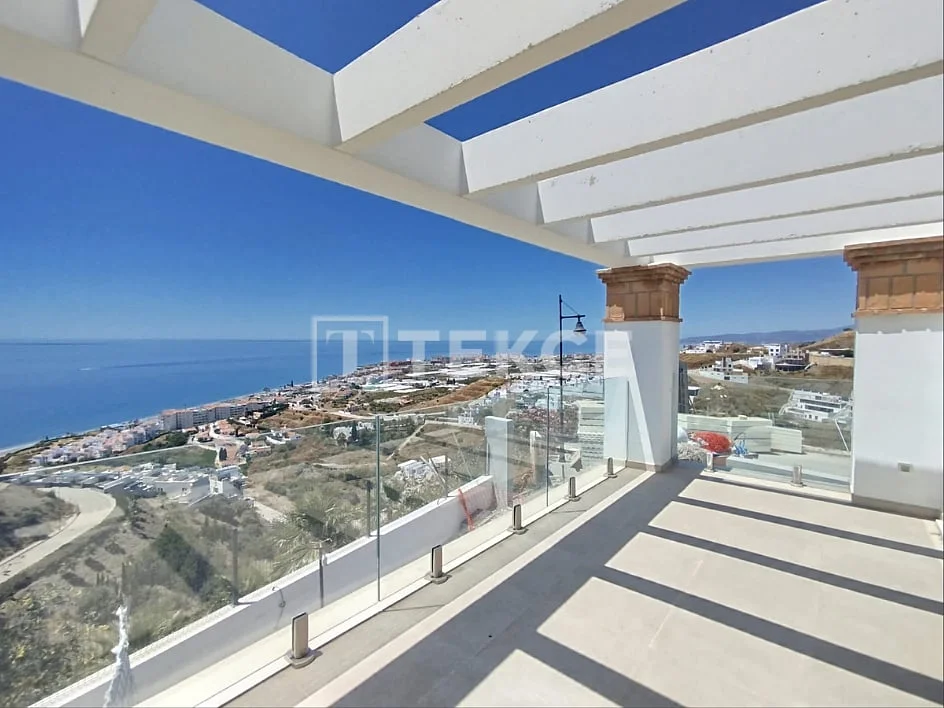 2-Bedroom Townhouse with Sea View in Torrox