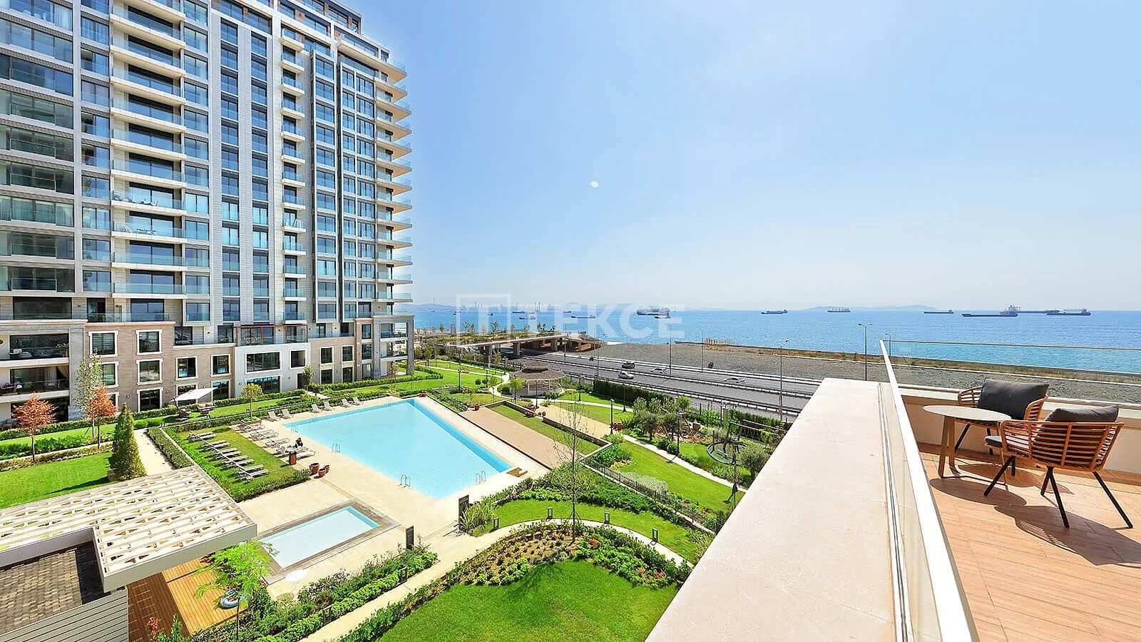 5-Bedroom Apartment with Sea View in Zeytinburnu, Istanbul