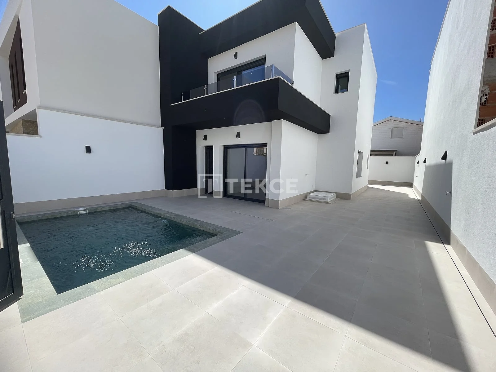 3-Bedroom Villa with Private Pool in Alicante