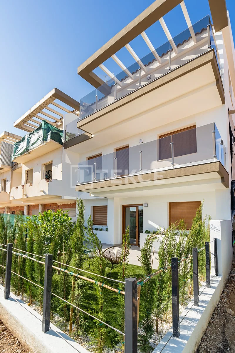 4-Bedroom Townhouse with Private Garden and Shared Pool in La Nucia, photo 4