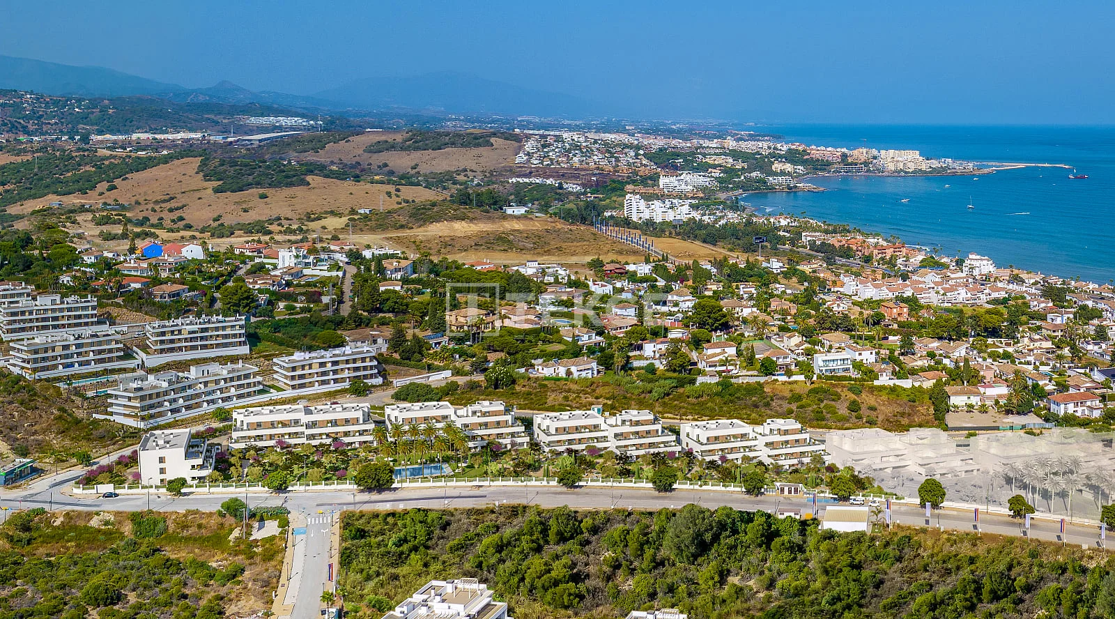 2-Bedroom Apartment with Sea View and Terrace in Estepona, photo 4