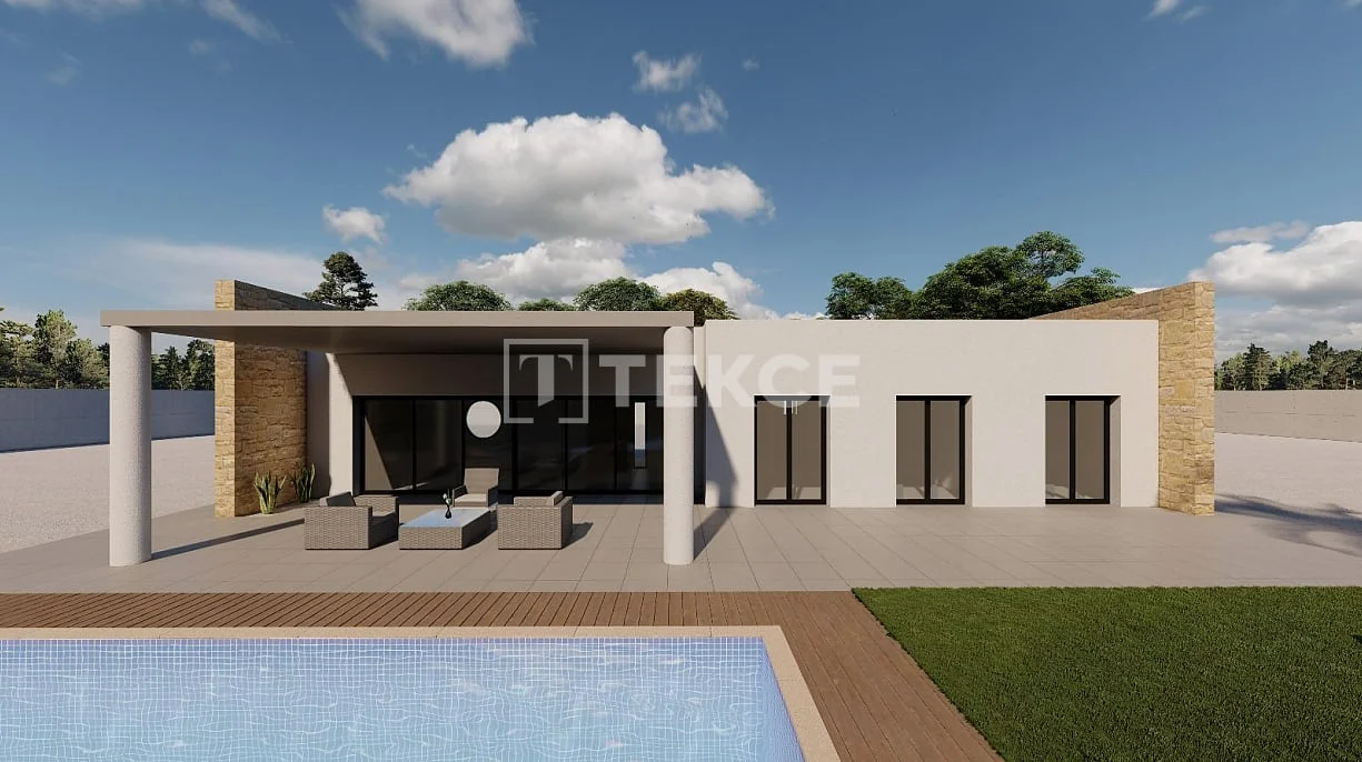 3-Bedroom Villa with Private Pool in Alicante