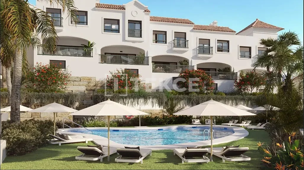 3-Bedroom Townhouse with Sea and Golf Course Views in Estepona, photo 2