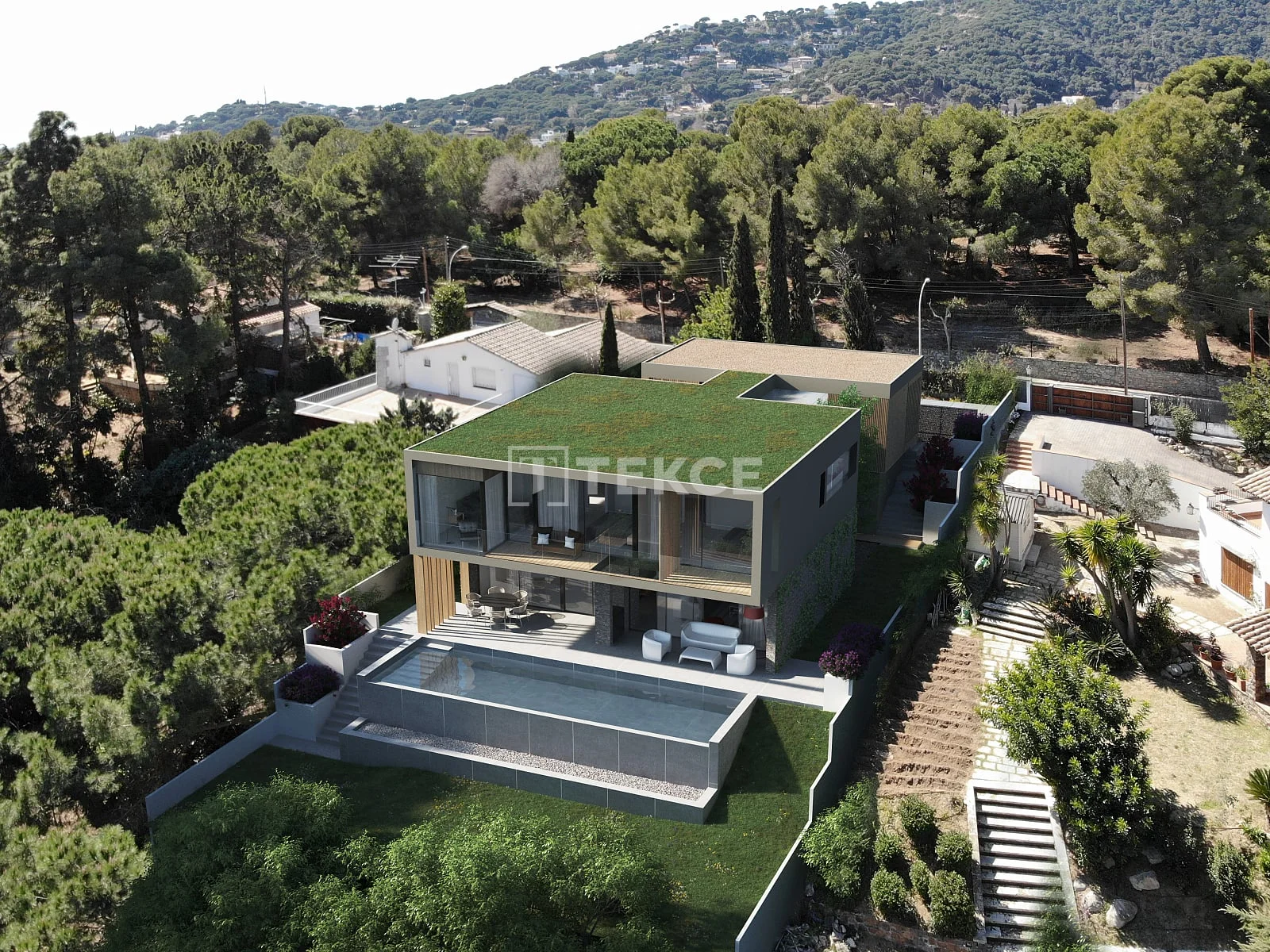 5-Bedroom Villa with Private Pool and Garden in Barcelona