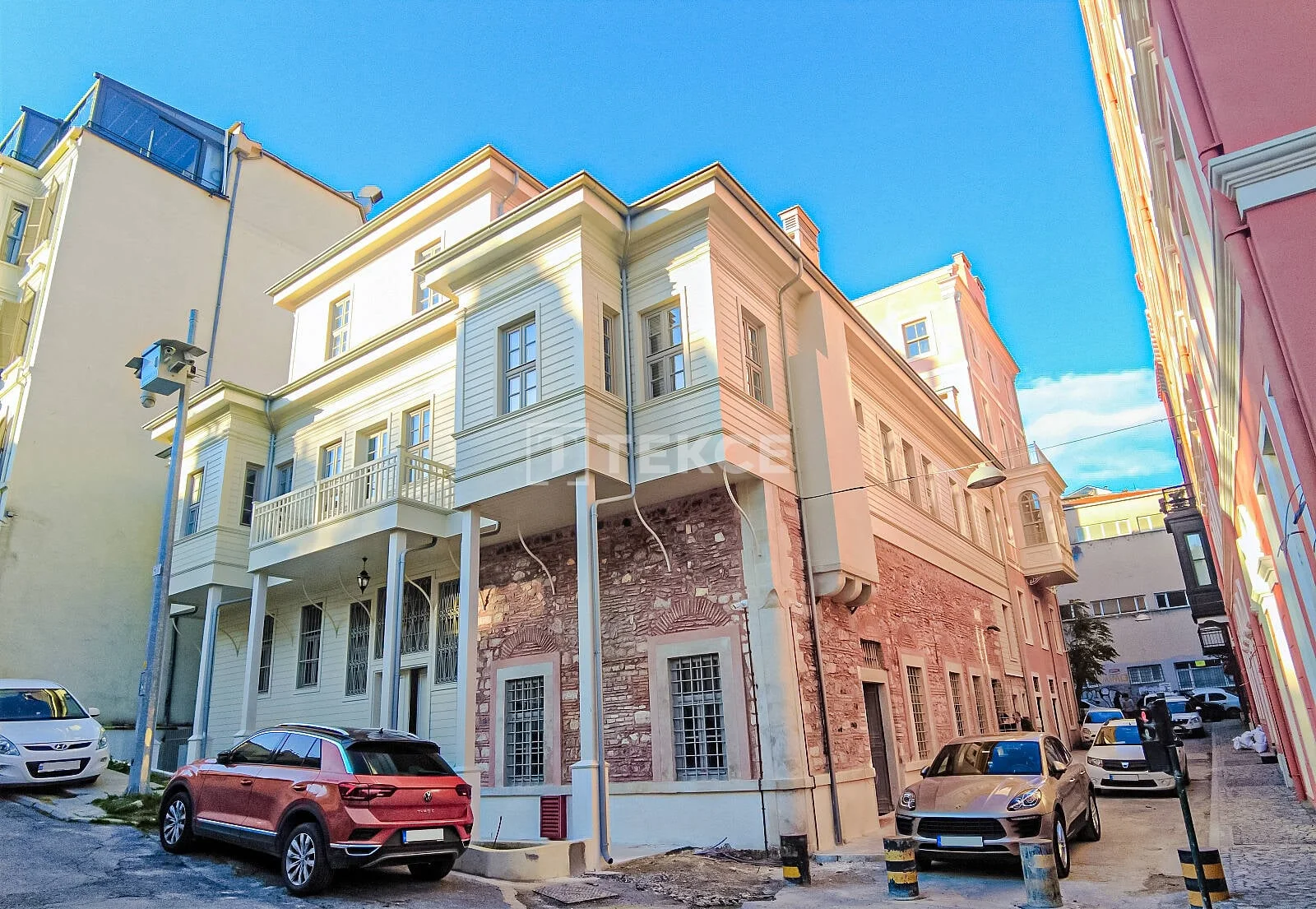 2-Bedroom Apartment with Sea and City Views in Beyoglu, Istanbul
