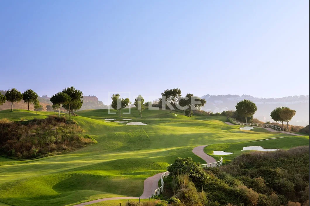 4-Bedroom Villa with Sea and Golf Course Views in Mijas, photo 3