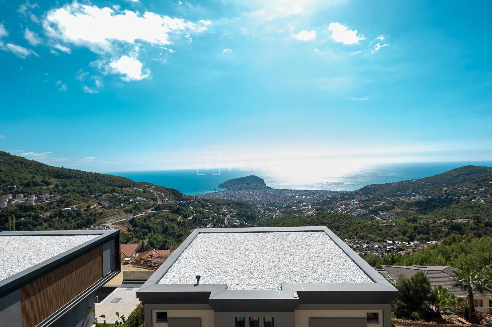 8-Bedroom Villa with Private Pool and Sea View in Alanya