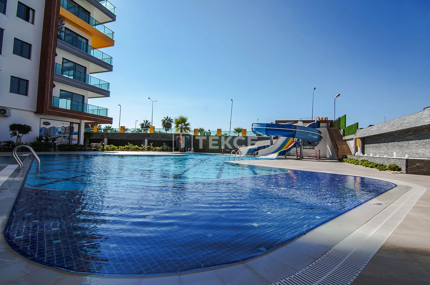 Beachfront 2-Bedroom Apartment with Sea View in Mahmutlar, Alanya, photo 3