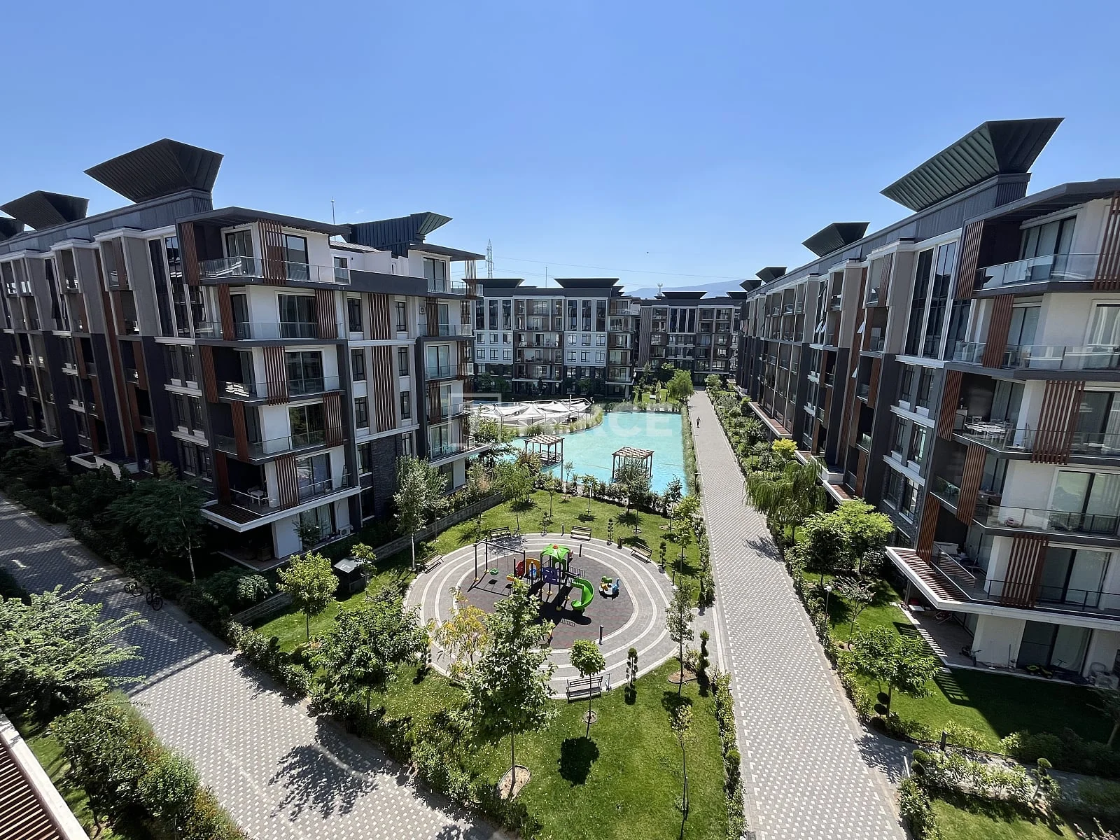 4-Bedroom Apartment with Forest and Lake Views in Kocaeli