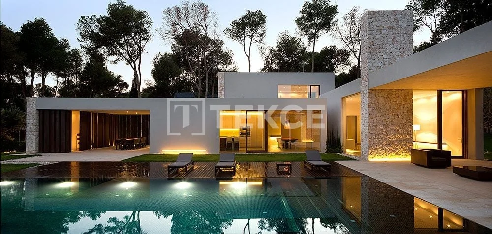 5-Bedroom Villa with Private Pool in Murcia, Spain