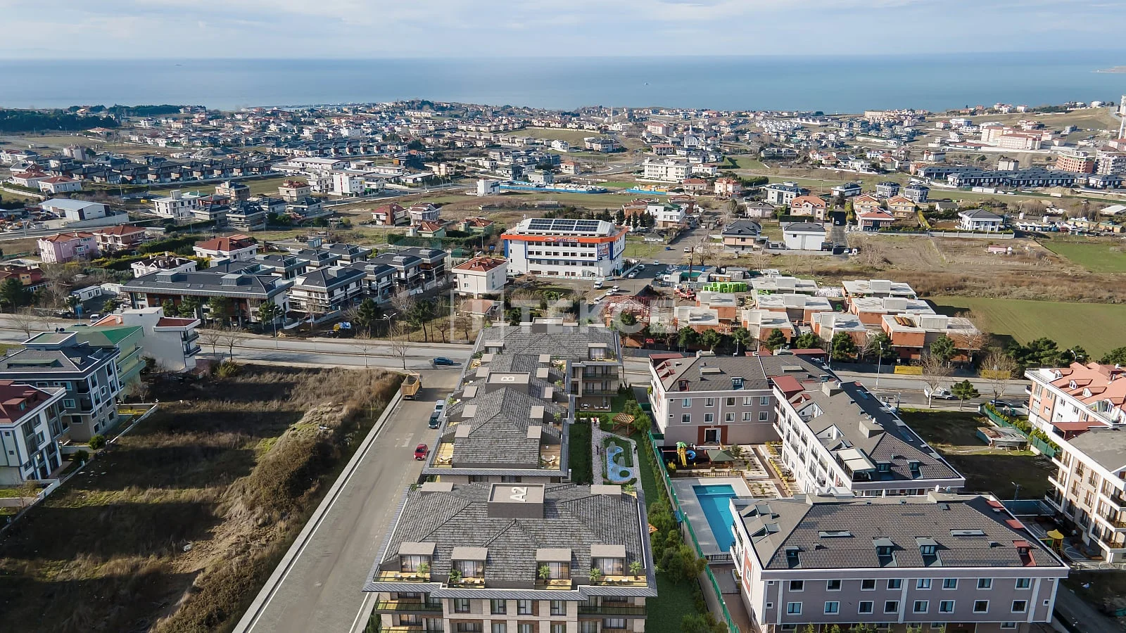 3-Bedroom Apartment with Shared Pool in Istanbul, photo 3