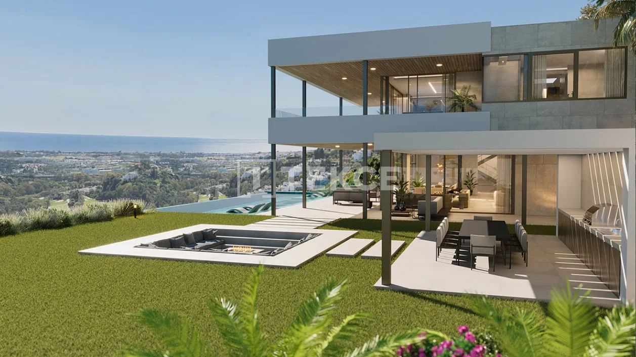 6-Bedroom Villa with Sea and Golf Course Views in Benahavís, photo 4
