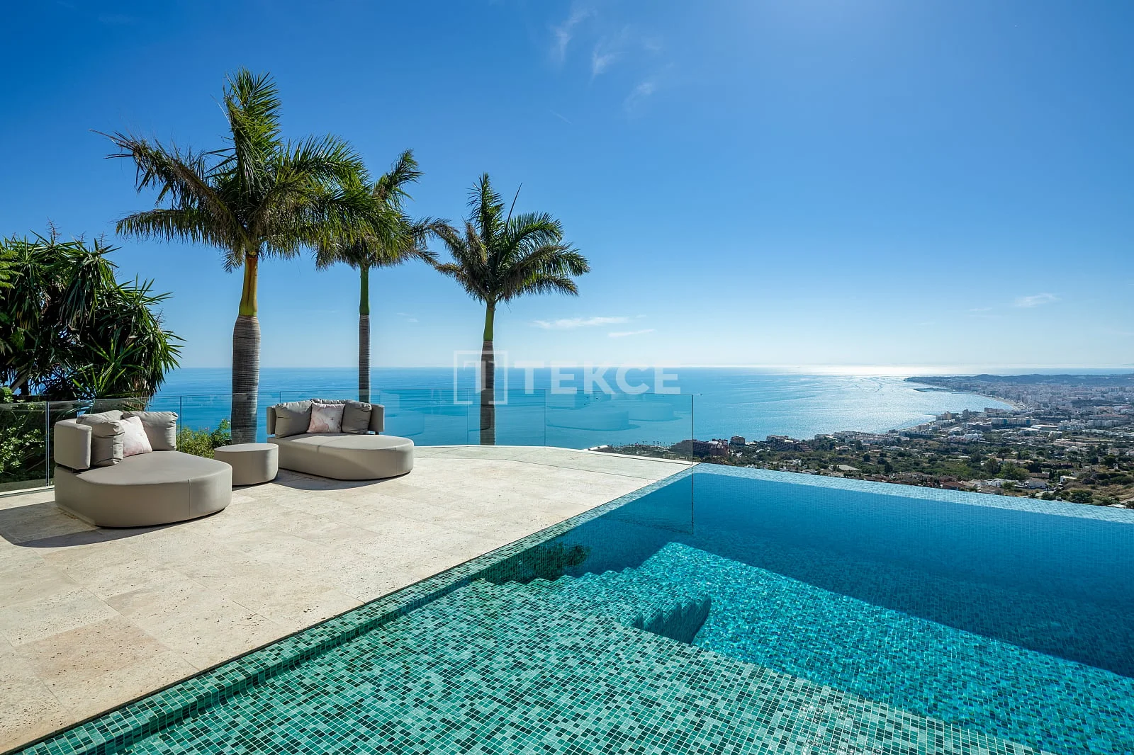 6-Bedroom Luxury Villa with Sea Views and Private Pool in Benalmadena, photo 3