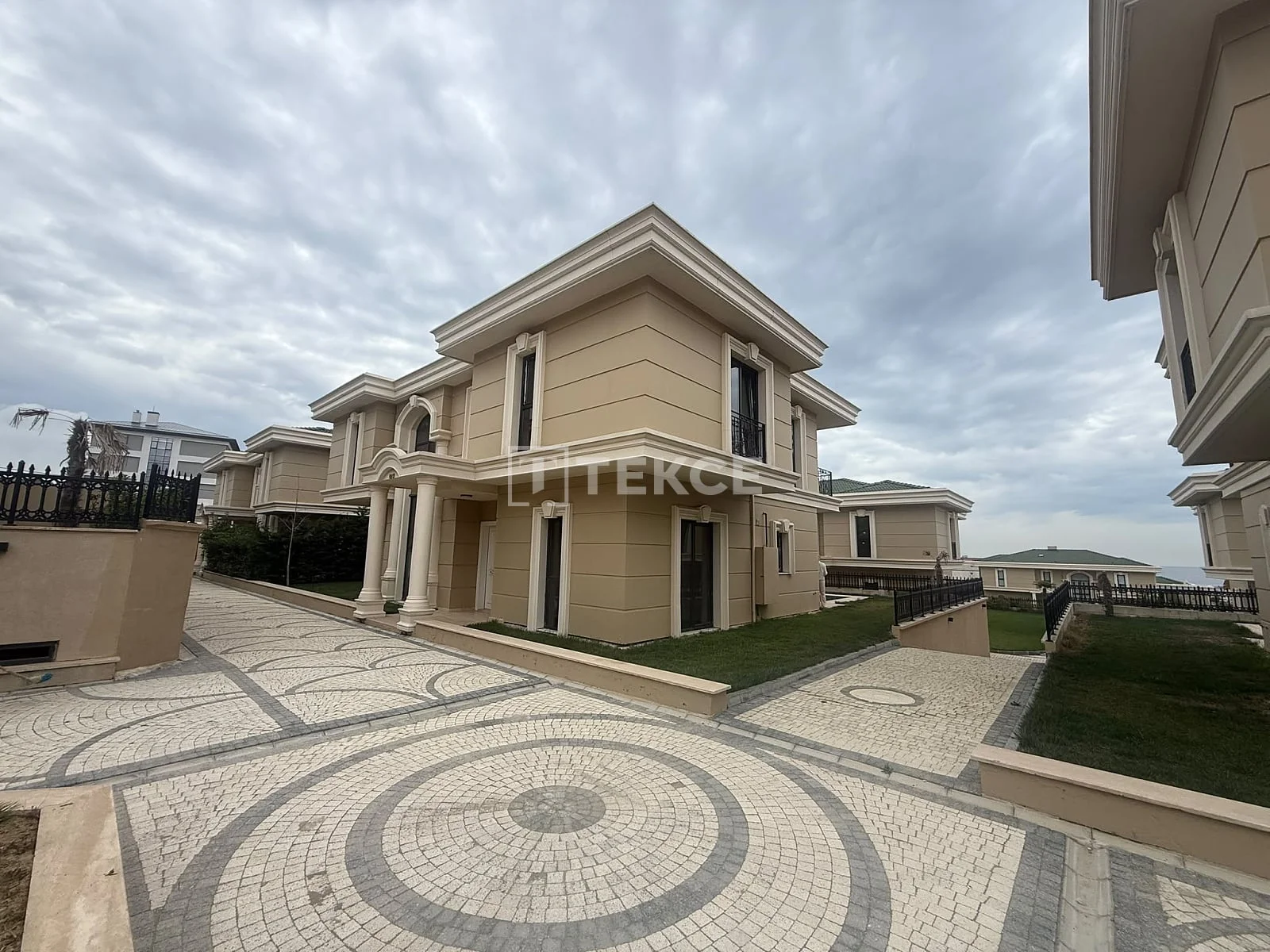 5-Bedroom Villa with Private Pool in Buyukcekmece, Istanbul, photo 4