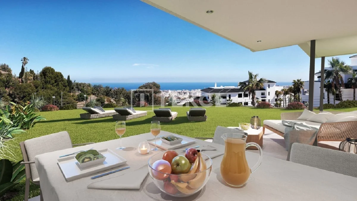 3-Bedroom Apartment with Sea View in Estepona