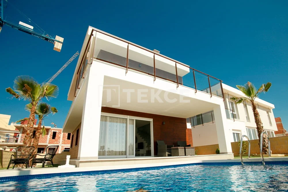 4-Bedroom Villa with Private Pool and Garden in Santa Pola, photo 2