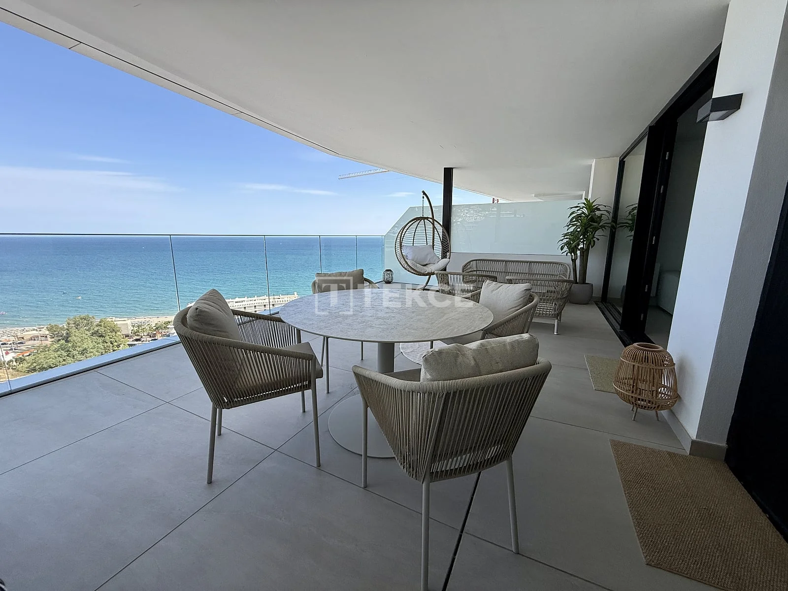 2-Bedroom Apartment with Terrace and Sea View in Fuengirola