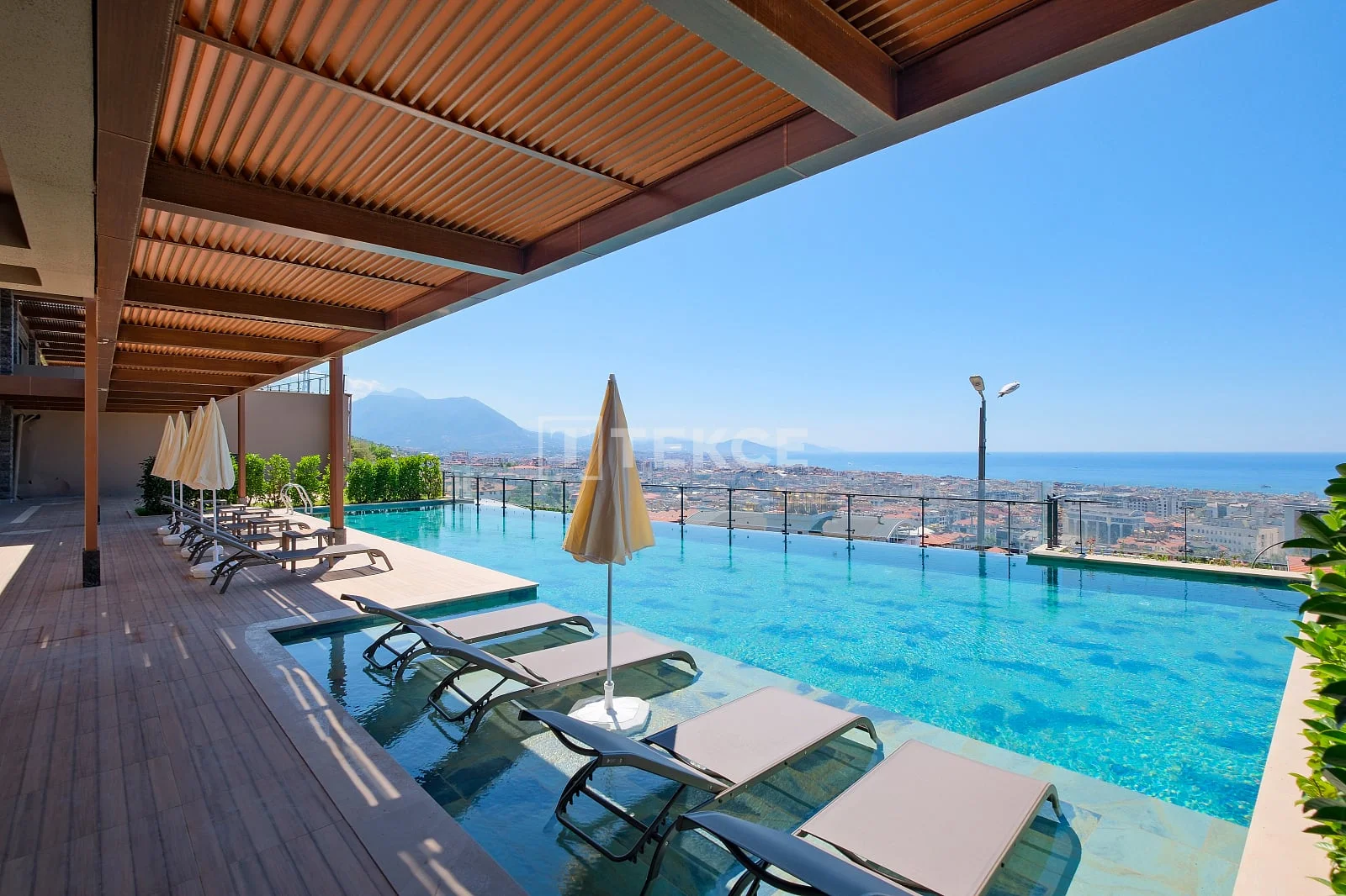 4-Bedroom Apartment with Private Pool and Sea View in Alanya, photo 3