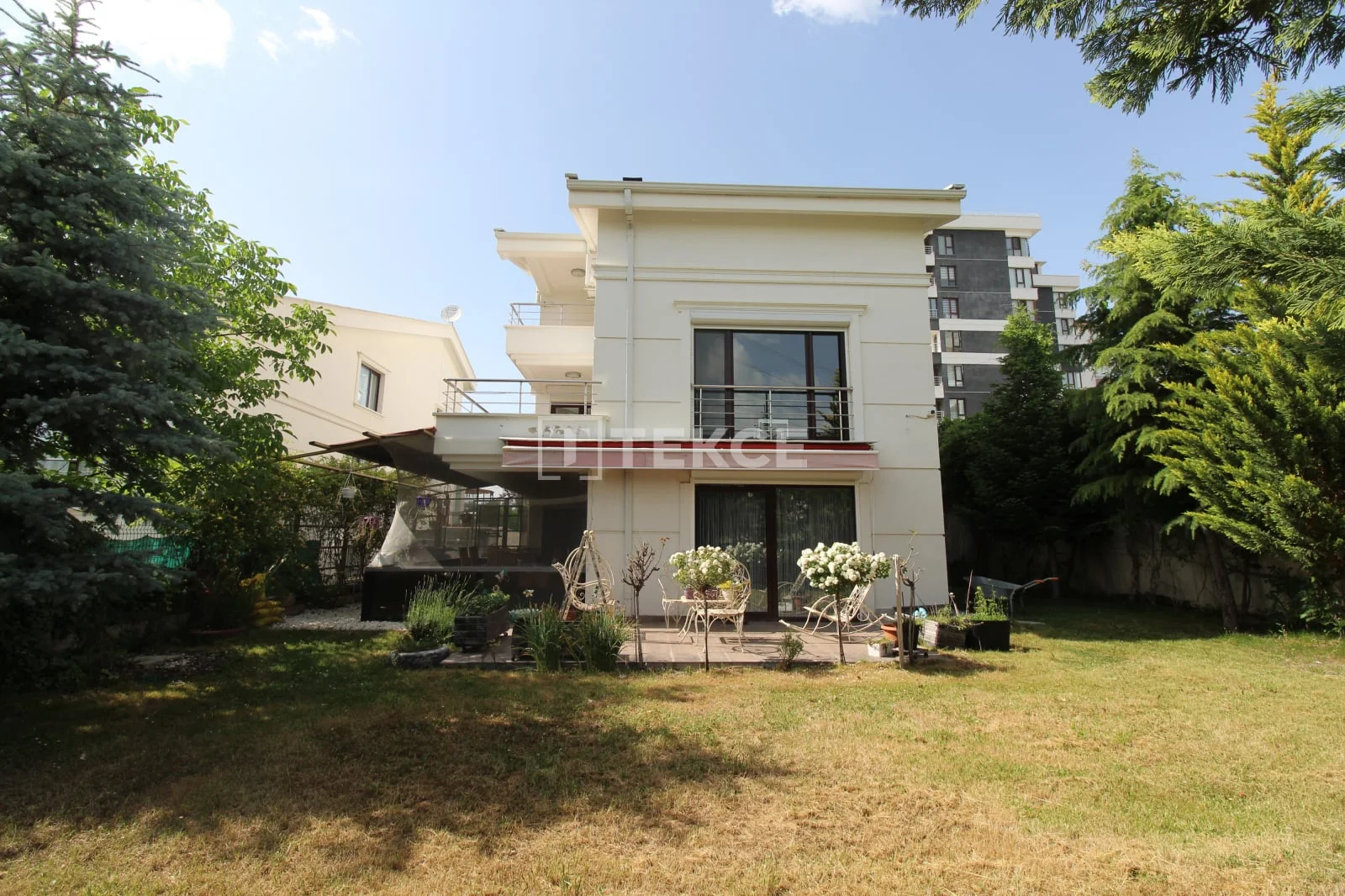 5-Bedroom Villa with Private Garden in Cankaya, Ankara