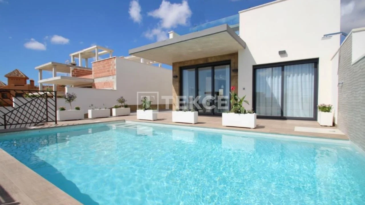3-Bedroom Villa with Private Pool and Sea View in Orihuela, photo 3