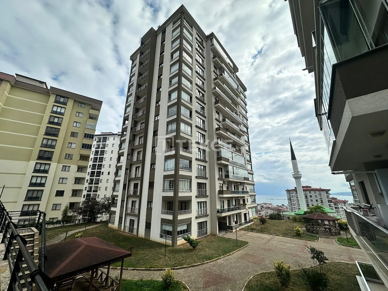 6-Bedroom Duplex with Sea View in Yomra, Mersin