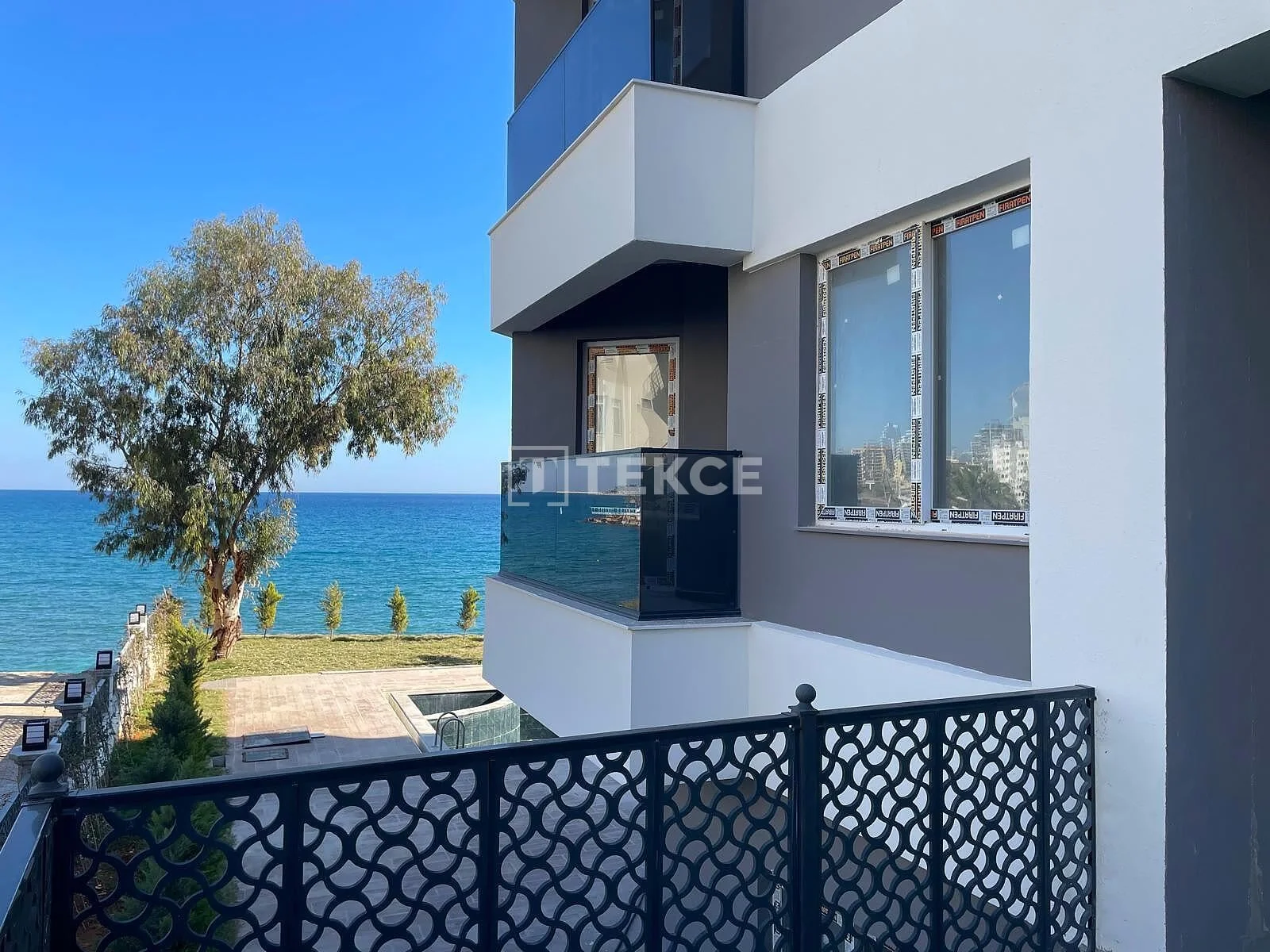 1-Bedroom Beachfront Apartment with Sea View in Mersin, Turkey, photo 5