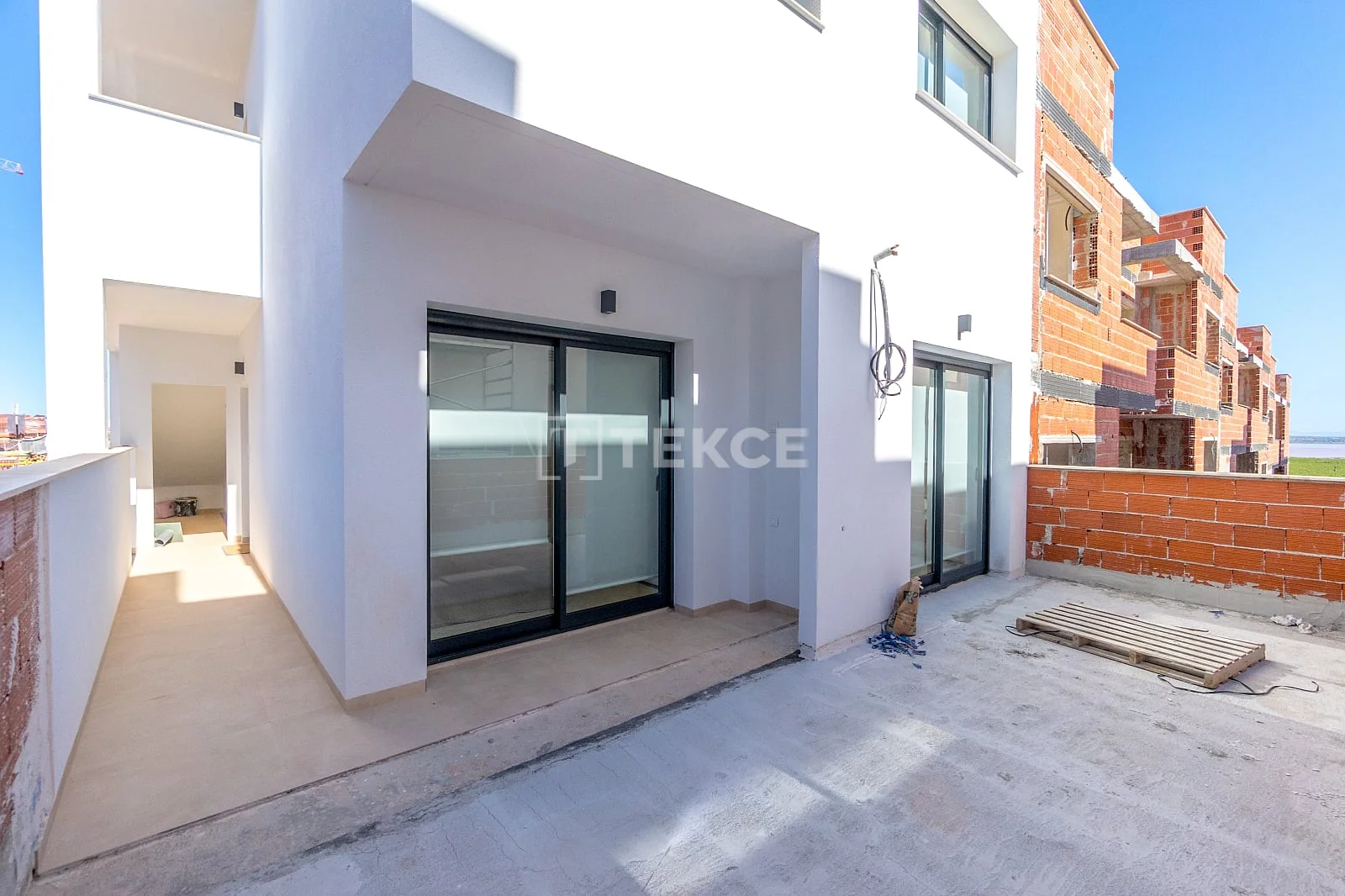 2-Bedroom Apartment with Lake View in Torrevieja