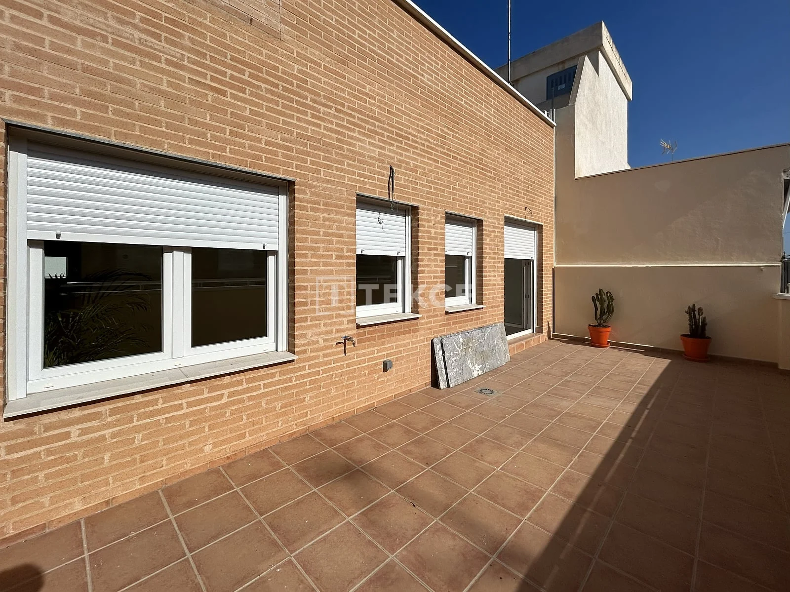 2-Bedroom Apartment in Central Alicante, photo 2
