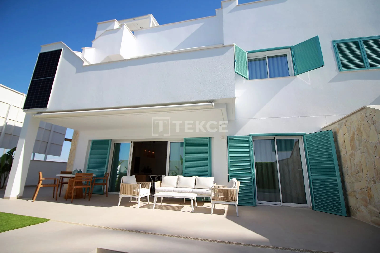 3-Bedroom Apartment with Garden and Pool in Pilar de la Horadada