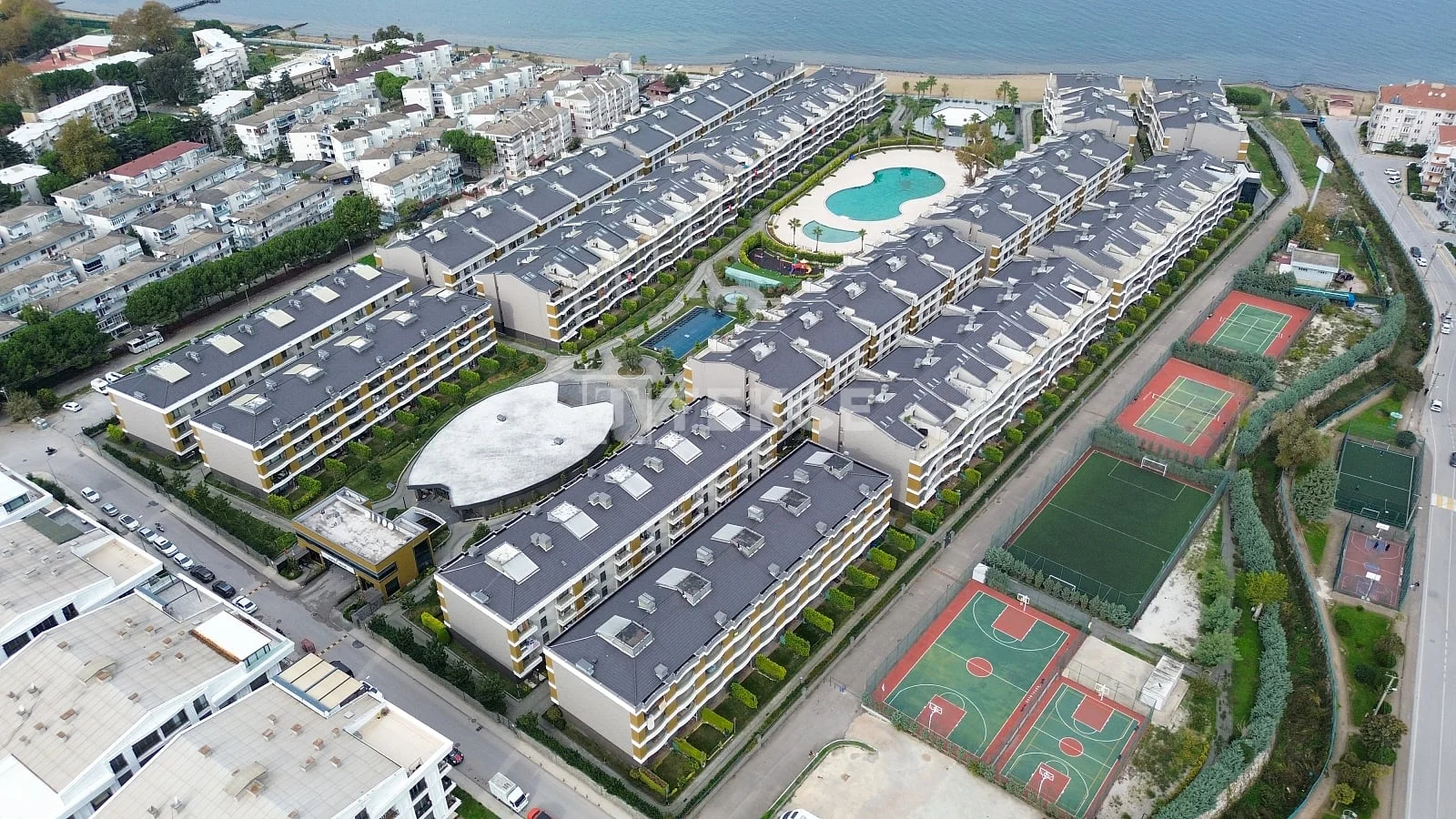 4-Bedroom Apartment with Private Garden on the Beach in Yalova, photo 3