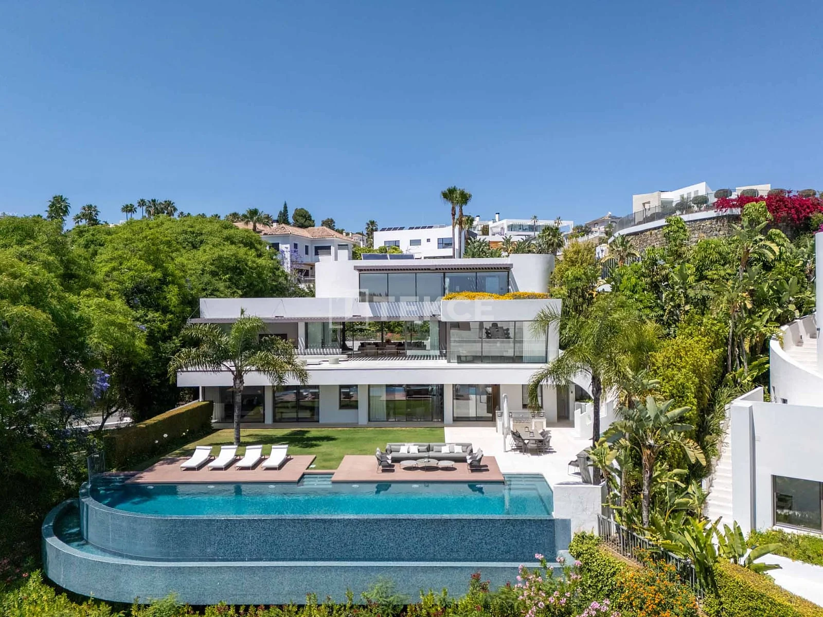 6-Bedroom Luxury Villa with Sea View and Private Pool in Benavís