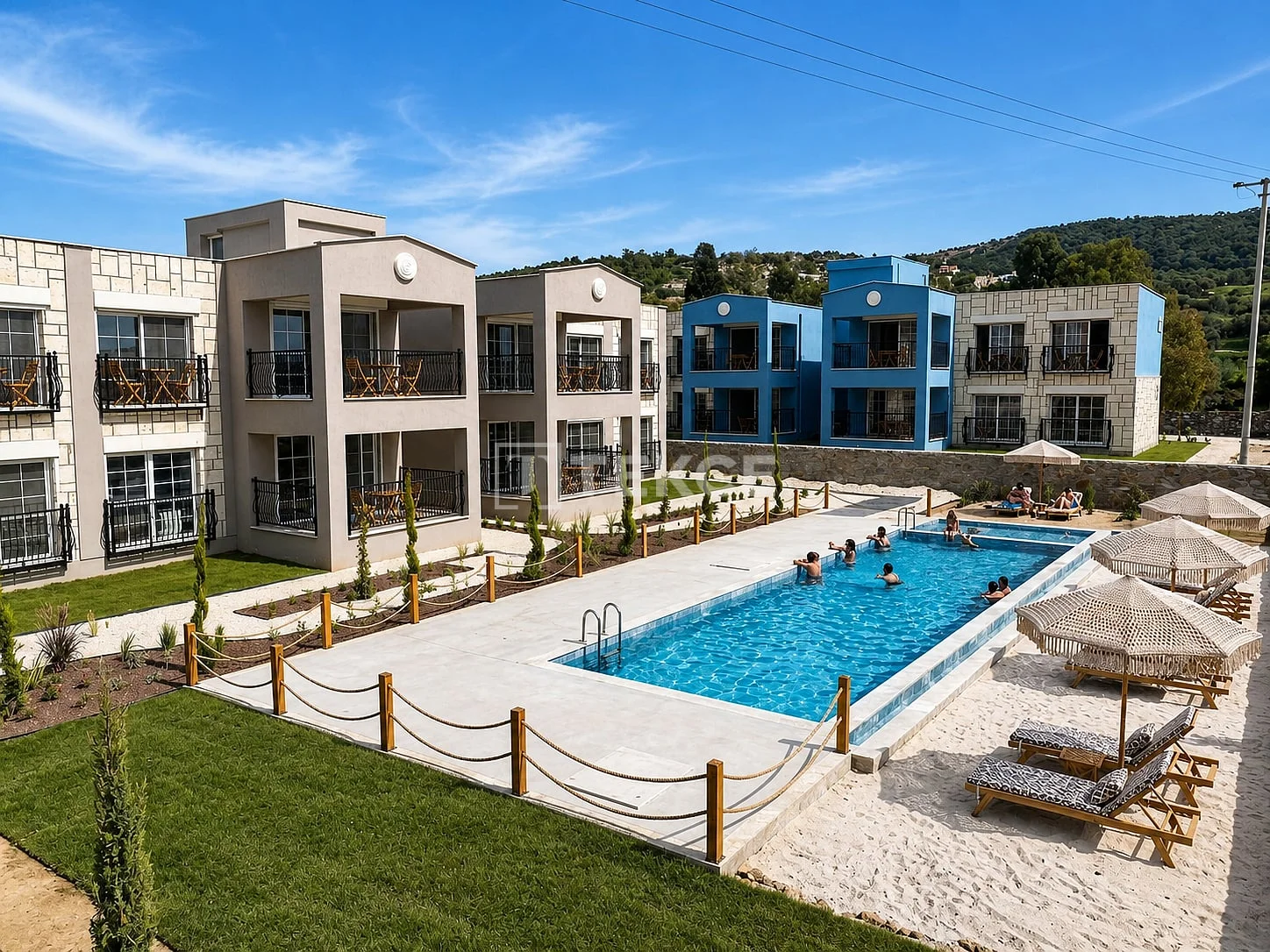 4-Bedroom Townhouse with Private Pool and Garden in Milas, photo 4