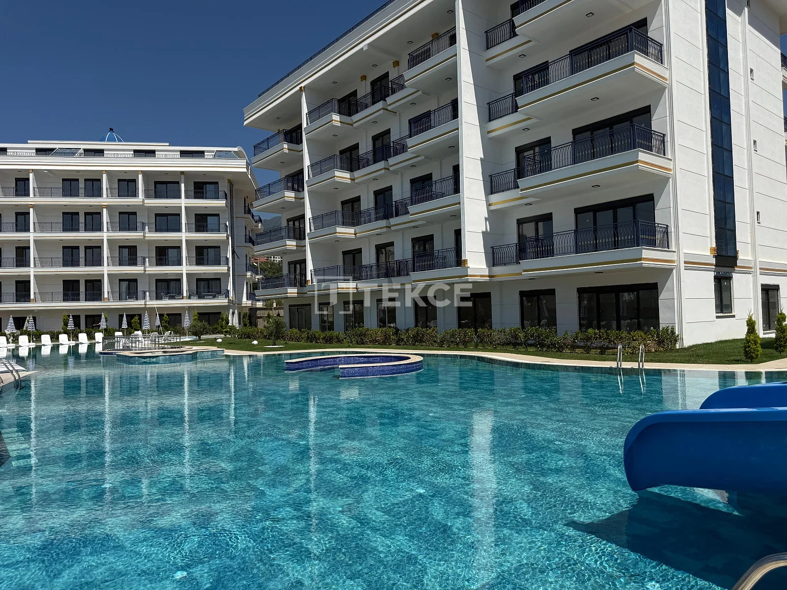 1-Bedroom Apartment with Sea View and Private Pool in Oba, Alanya