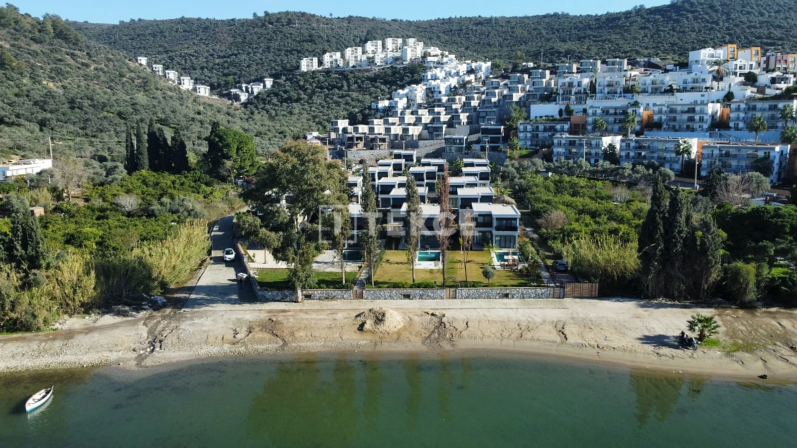 3-Bedroom Beachfront Villa with Private Pool in Milas, photo 5