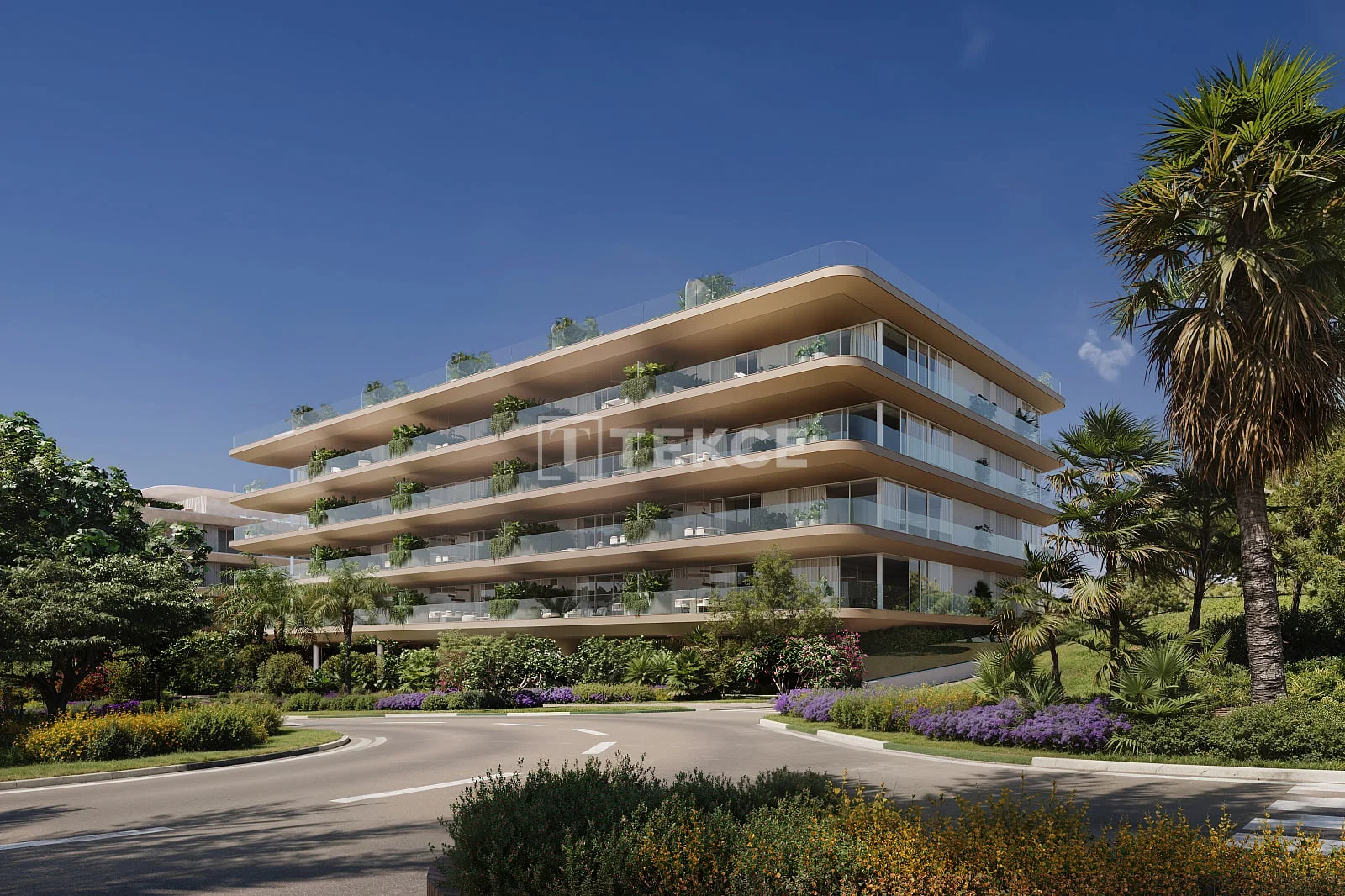 4-Bedroom Apartment with Sea View in Estepona