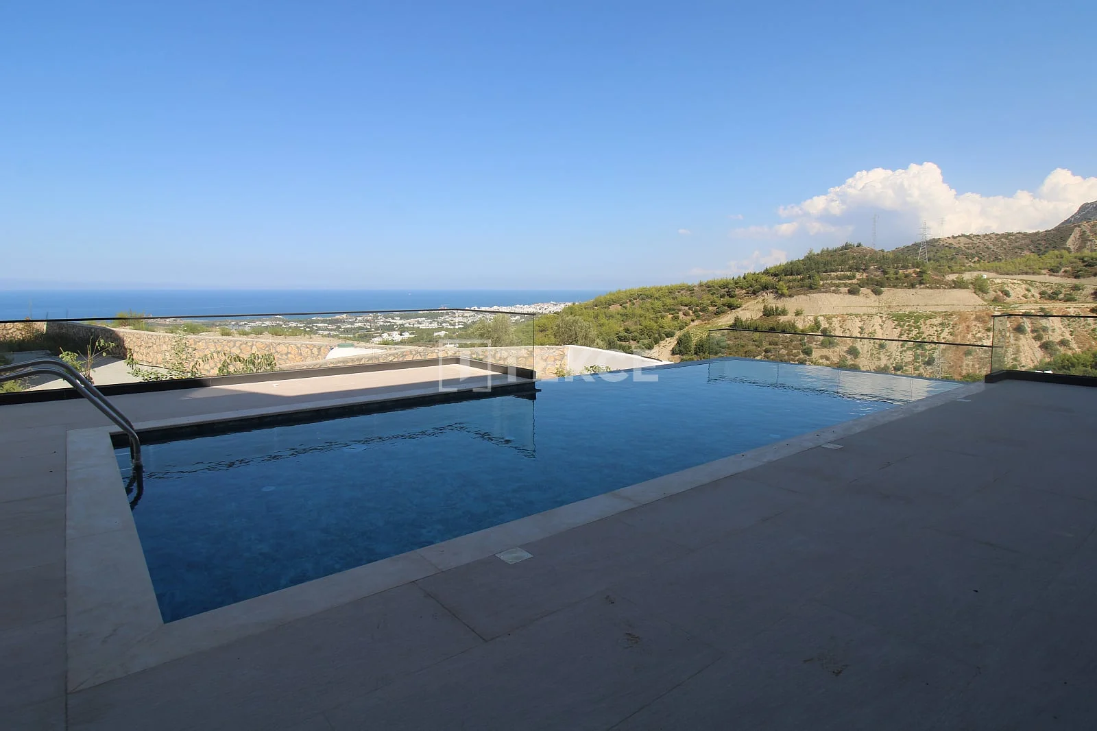 6-Bedroom Villa with Private Pool and Sea View in Kyrenia, photo 3