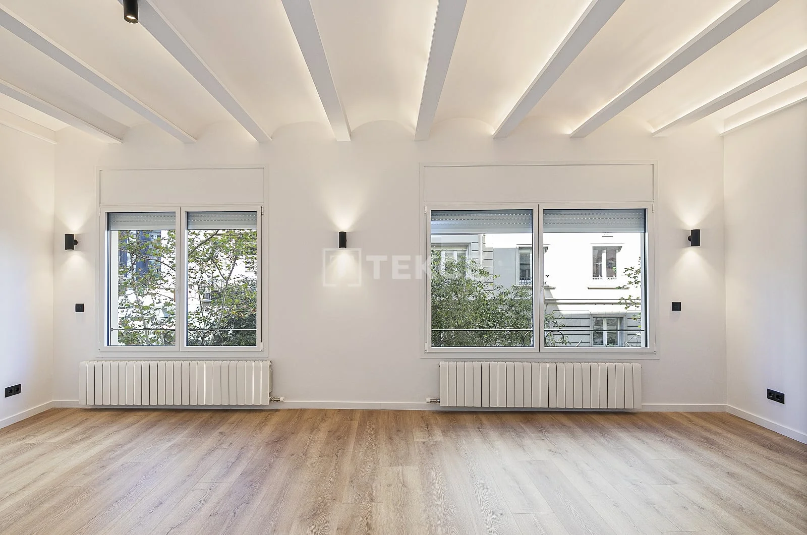 3-Bedroom Apartment with City View in Barcelona City Center, photo 3