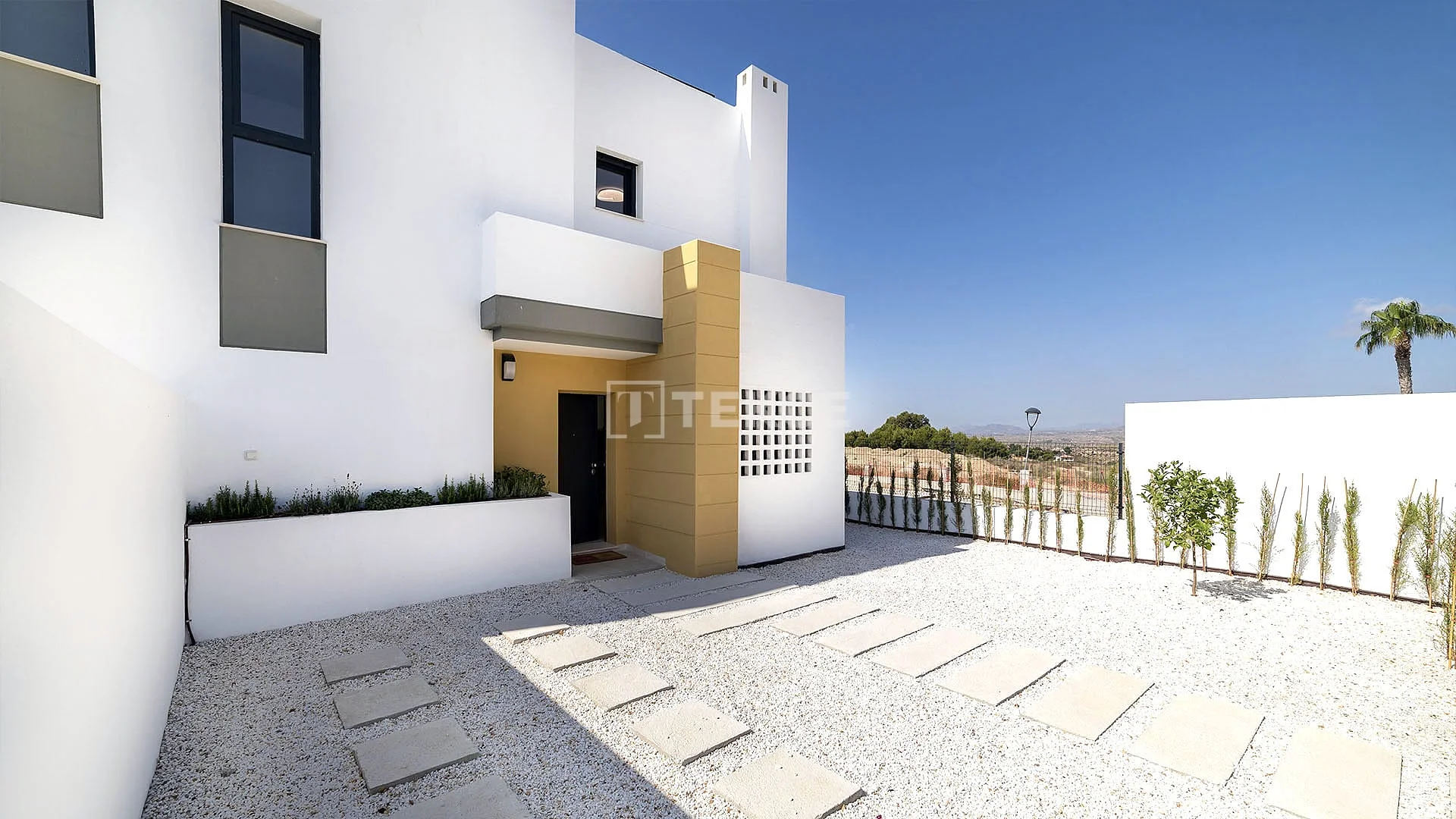 3-Bedroom Villa with Shared Pool in Alicante, photo 3
