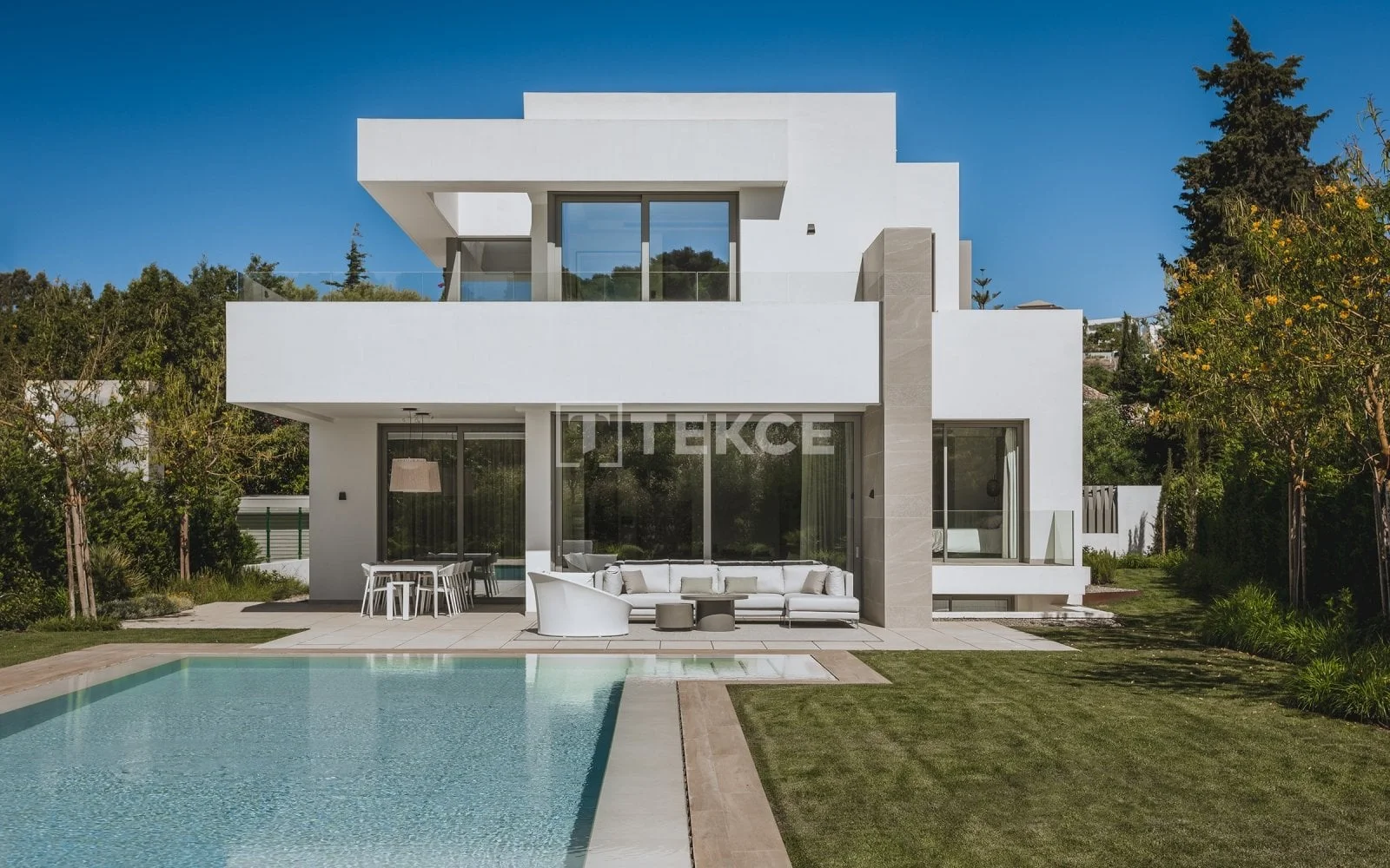 Modern 4-Bedroom Villa with Private Pool in Estepona