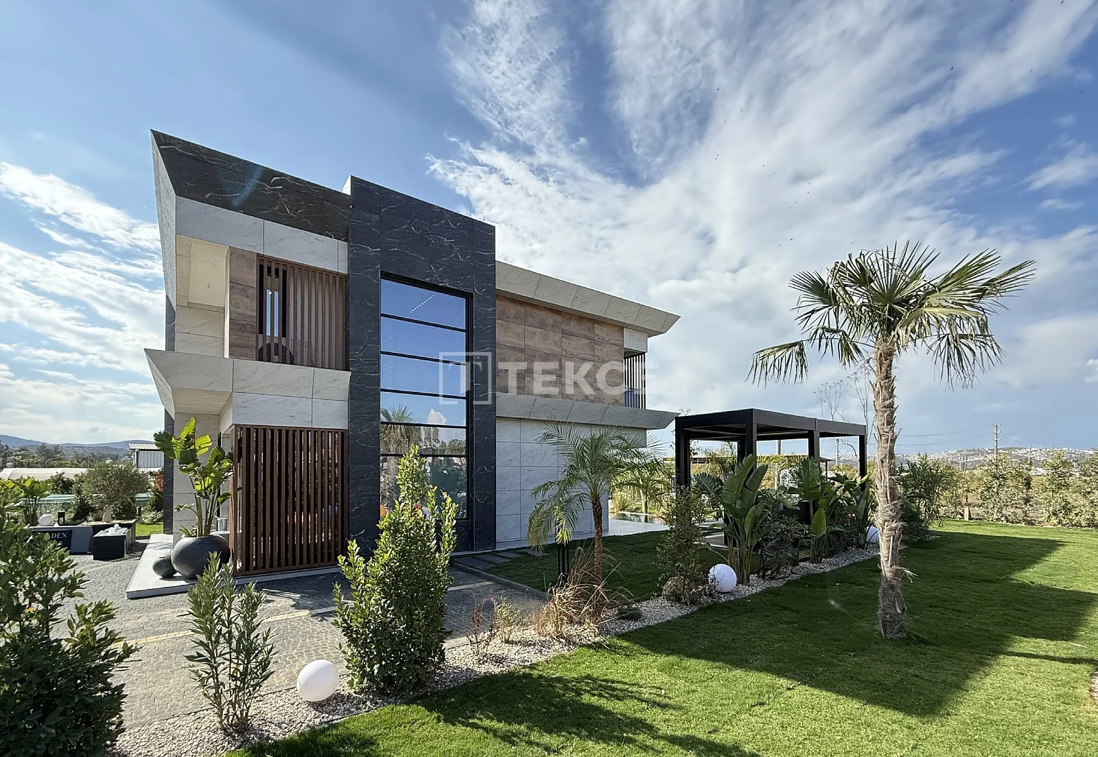 4-Bedroom Villa with Sea View in Milas
