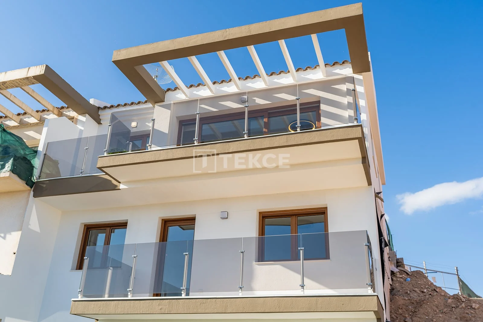 4-Bedroom Townhouse with Private Garden and Shared Pool in La Nucia, photo 3