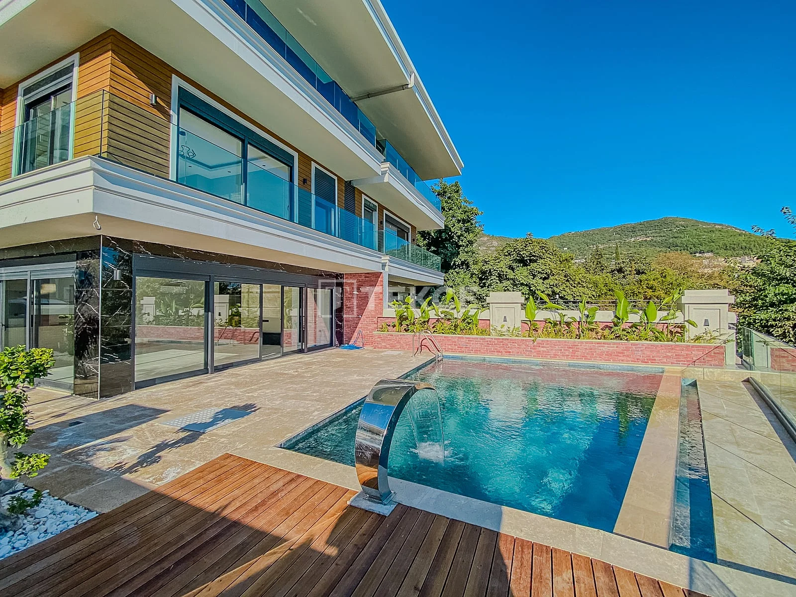 5-Bedroom Villa with Private Pool and Garden in Alanya