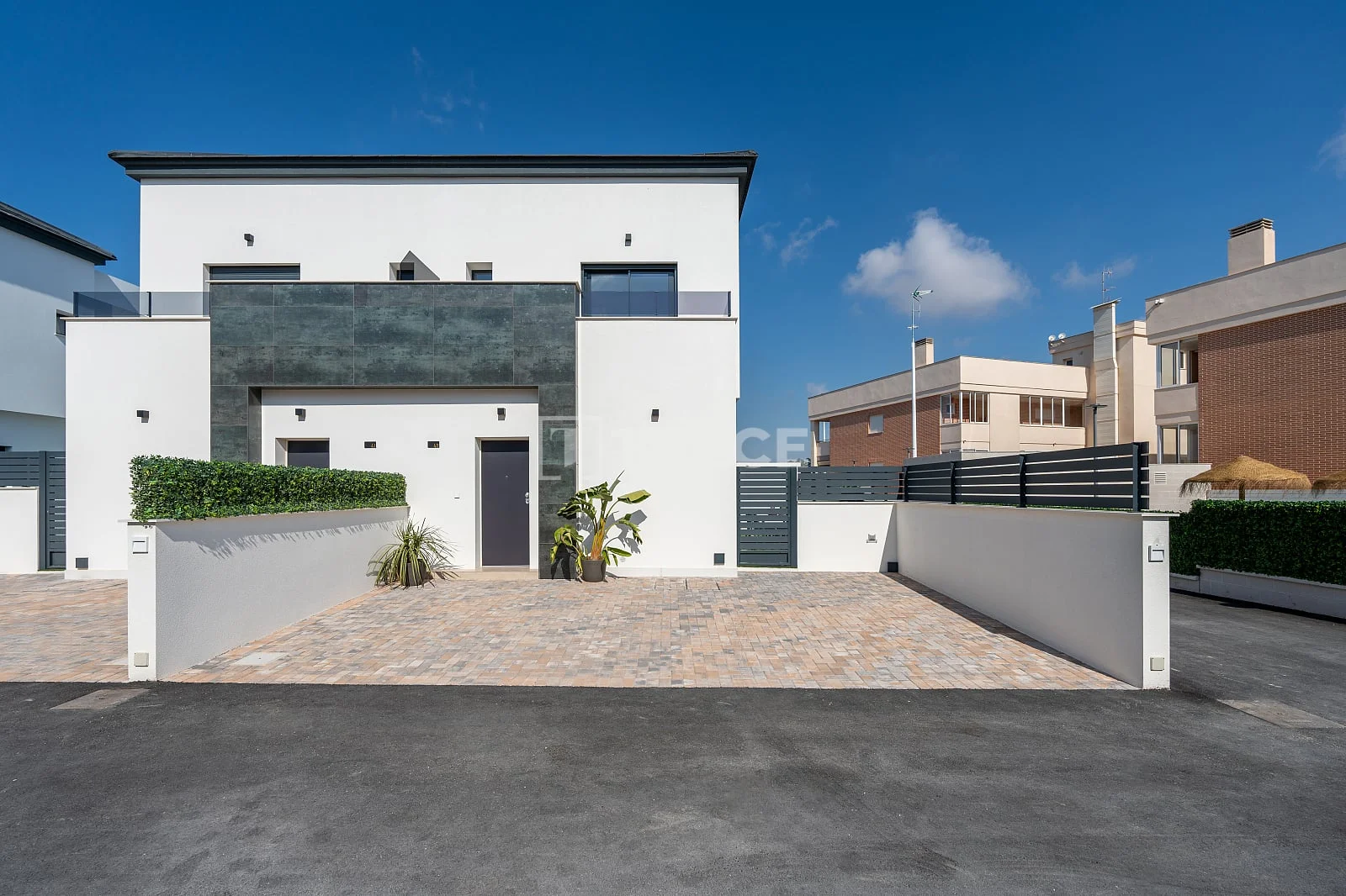 3-Bedroom Villa with Shared Pool in Santa Pola, photo 2