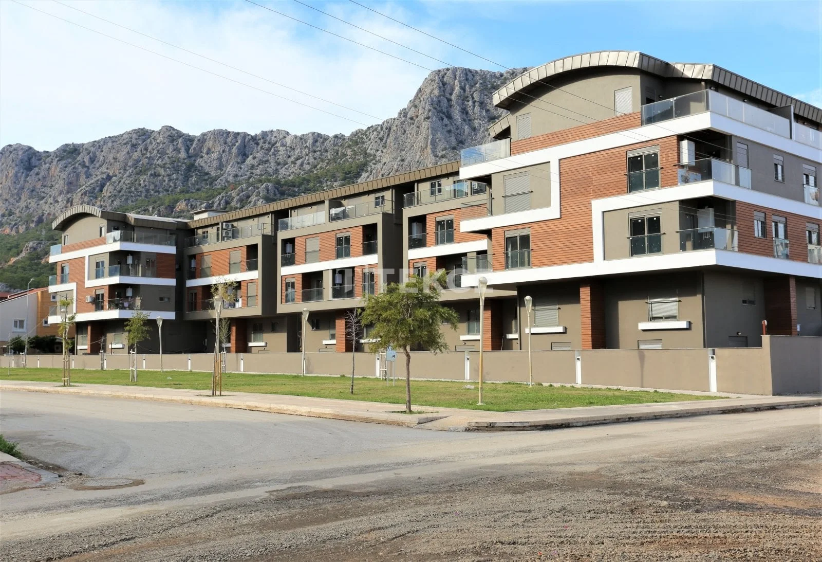 2-Bedroom Penthouse Duplex with Mountain Views in Konyaalti, Antalya